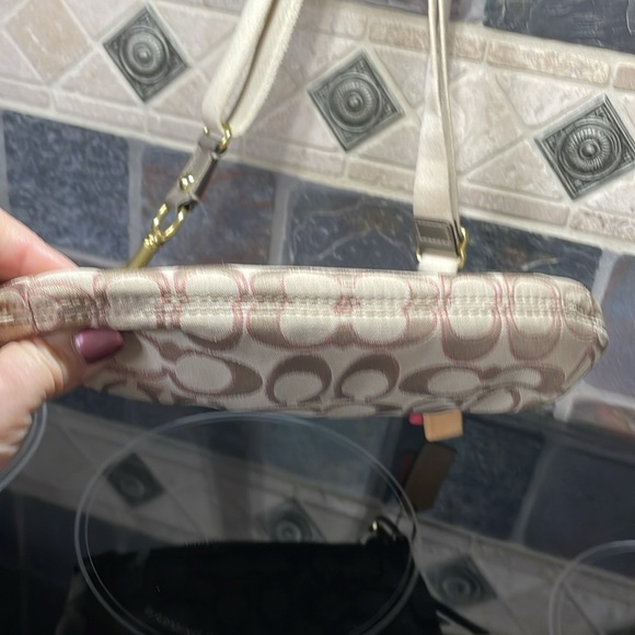 EUC Vintage Coach Poppy Daisy Outline Metallic Crossbody tan and pink - Picture 16 of 16